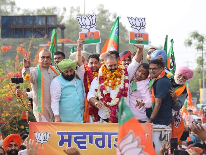 भाजपा ने सांसद सुशील रिंकू और एमएलए शीतल अंगुराल के पार्टी ज्वाइन करने के बाद जालंधर पहुंचने पर निकाला भव्य रोड शो