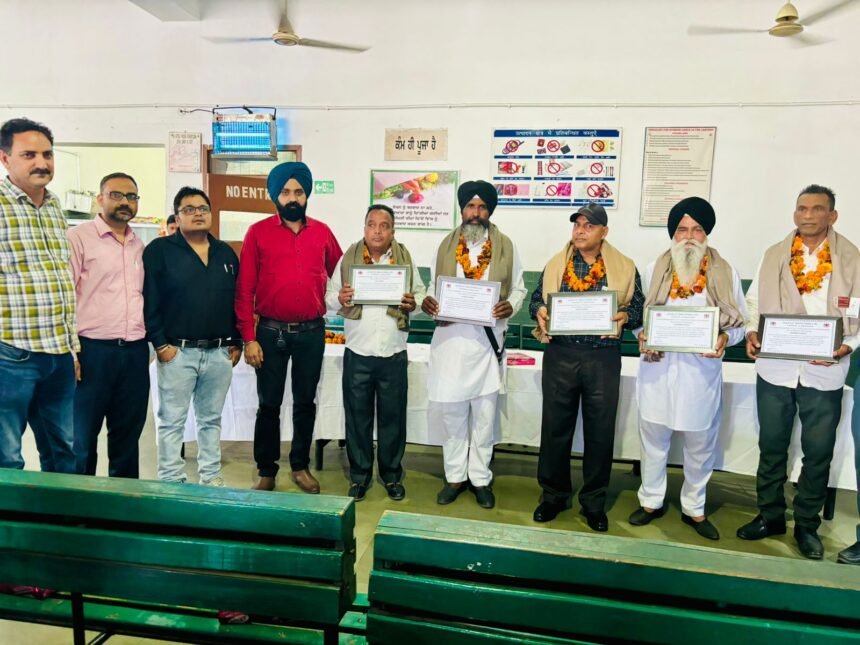 ਵਰਕਰਾਂ ਦੀ ਸੇਵਾ ਮੁਕਤੀ ਤੇ ਜਗਤਜੀਤ ਫੈਕਟਰੀ ਹਮੀਰਾ ਵੱਲੋਂ ਸਨਮਾਨ