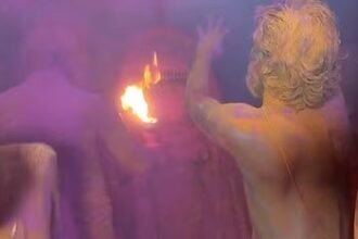 भस्म आरती के समय लगी आग, आग से पुजारी सहित 14 लोग घायल, हस्पताल में भर्ती