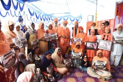 सांसद संत सीचेवाल और सांसद रिंकू द्वारा नदियों से कब्जे हटाने के निर्देश, बाढ़ के दौरान बचाव कार्य में अग्रणी भूमिका निभाने वाले 550 लोगों को किया सम्मानित