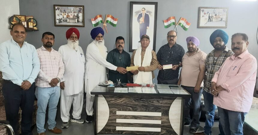 ਉੱਗੇ ਗੀਤਕਾਰ ਮਦਨ ਜਲੰਧਰੀ ਦਾ ਲੰਬੜਦਾਰ ਯੂਨੀਅਨ ਜਲੰਧਰ ਸ਼ਹਿਰੀ ਵੱਲੋਂ ਕੀਤਾ ਗਿਆ ਮਾਨ ਸਨਮਾਨ