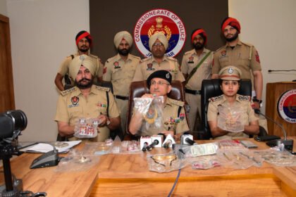 ਜਲੰਧਰ ਕਮਿਸ਼ਨਰੇਟ ਪੁਲਿਸ ਨੇ ਤਿੰਨ ਚੋਰਾਂ ਨੂੰ ਸੋਨੇ,ਚਾਂਦੀ ਦੇ ਗਹਿਣੇ ਅਤੇ 90,000 ਰੁਪਏ ਨਾਲ ਕੀਤਾ ਕਾਬੂ
