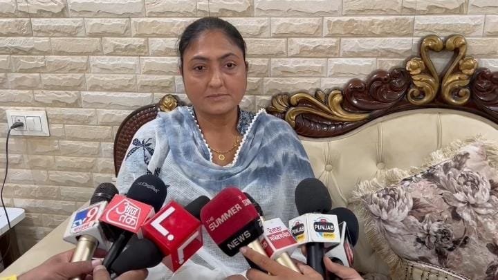 कुत्ते आज भी वफादार हैं सुशील रिंकू जी” आम आदमी पार्टी नेता राजविंदर कौर ने की बीजेपी उम्मीदवार पर कड़ी प्रतिक्रिया