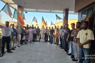 ਭਾਜਪਾ ਵਰਕਰਾਂ ਨੇ ਪਾਰਟੀ ਦੇ ਝੰਡੇ ਲਹਿਰਾ ਕੇ ਮਨਾਇਆ ਸਥਾਪਨਾ ਦਿਵਸ