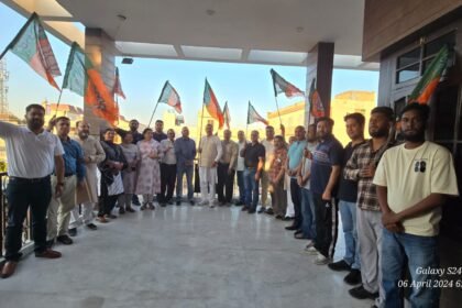 ਭਾਜਪਾ ਵਰਕਰਾਂ ਨੇ ਪਾਰਟੀ ਦੇ ਝੰਡੇ ਲਹਿਰਾ ਕੇ ਮਨਾਇਆ ਸਥਾਪਨਾ ਦਿਵਸ