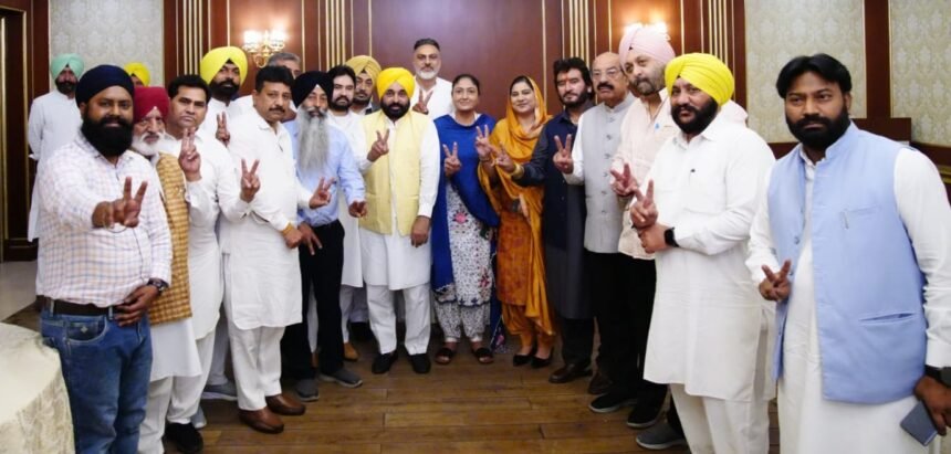 मुख्यमंत्री भगवंत मान ने जालंधर में पार्टी विधायकों, चेयरमैनों और पदाधिकारियों के साथ मीटिंग कर चुनावी रणनीतियों पर की चर्चा