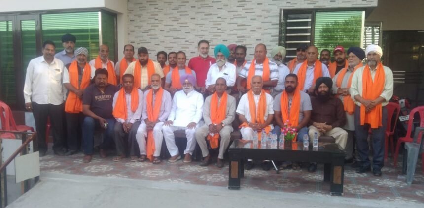 ਪਿੰਡ ਬਨਵਾਲੀਪੁਰ ਵਿੱਖੇ ਅਕਾਲੀ ਦਲ ਨੂੰ ਝਟਕਾ, ਦਰਜਨਾਂ ਪਰਿਵਾਰ ਹੋਏ ਕਾਂਗਰਸ ਵਿੱਚ ਸ਼ਾਮਿਲ