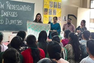 पुराने दुपट्टों से ड्रेस को नया रूप देने के विषय पर कार्यशाला का आयोजन किया गया
