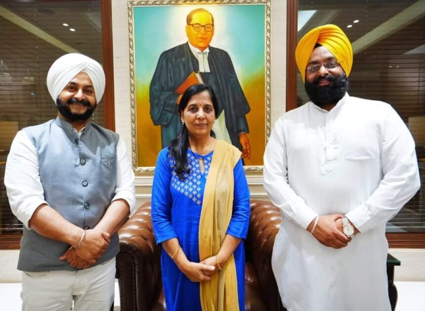 ਇੰਪਰੂਵਮੈਂਟ ਟਰੱਸਟ ਦੇ ਚੇਅਰਮੈਨ ਇੰਡੀਅਨ ਨੇ ਸੁਨੀਤਾ ਕੇਜਰੀਵਾਲ ਨਾਲ ਕੀਤੀ ਮੁਲਾਕਾਤ,ਲੋਕ ਸਭਾ ਚੋਣਾਂ ਅਤੇ ਪੰਜਾਬ ਵਿੱਚ ਪਾਰਟੀ ਦੀ ਮਜ਼ਬੂਤੀ ਬਾਰੇ ਹੋਈ ਚਰਚਾ