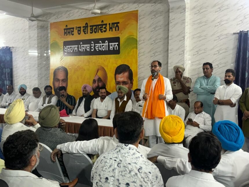 आम आदमी पार्टी के उम्मीदवार पवन कुमार टीनू ने जालंधर सेंट्रल के रणजीत नगर इलाके में की बैठक