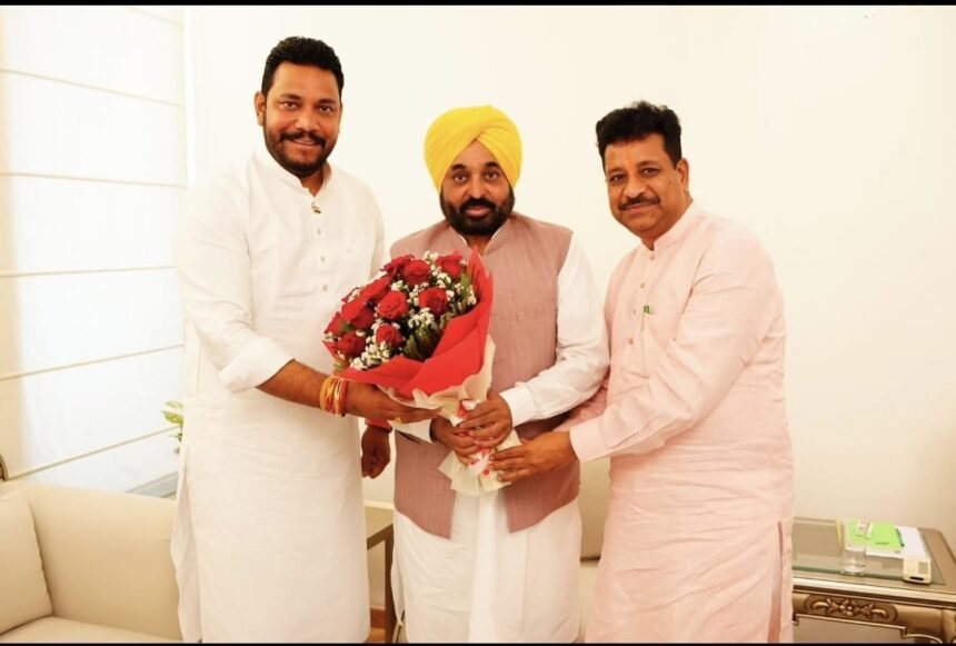 जालंधर में बीजेपी को बड़ा झटका! युवा नेता रॉबिन सांपला हुए आम आदमी पार्टी में शामिल