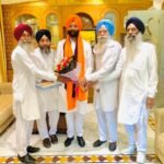 ਦਰਸ਼ਨ ਸਿੰਘ ਕੋਟ ਪ੍ਰਧਾਨ ਐਸਸੀ ਵਿੰਗ ਦੋਆਬਾ ਜੋਨ ਨੇ ਐਡਵੋਕੇਟ ਪਰਮਜੀਤ ਸਿੰਘ ਕਪੂਰਥਲਾ ਨੂੰ ਸ਼੍ਰੋਮਣੀ ਅਕਾਲੀ ਦਲ ਦਾ ਮੀਤ ਪ੍ਰਧਾਨ ਨਿਯੁਕਤ ਹੋਣ ਤੇ ਸਿਰੋਪਾਓ ਪਾਕੇ ਕੀਤਾ ਸਨਮਾਨਿਤ