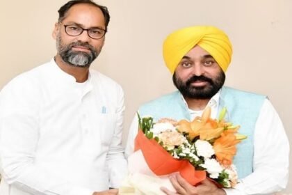 पूर्व अकाली MLA पवन टीनू ने आम आदमी पार्टी में शामिल , सीएम भगवंत मान ने किया शामिल