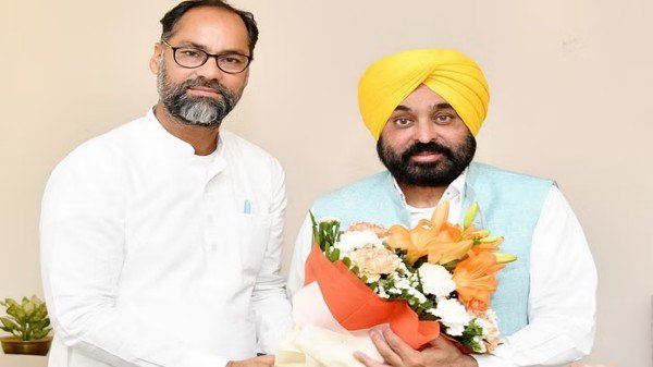 पूर्व अकाली MLA पवन टीनू ने आम आदमी पार्टी में शामिल , सीएम भगवंत मान ने किया शामिल