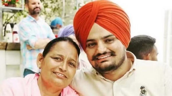 सिद्धू मूसेवाला की सरपंच माता के जाली दस्तखत कर पेंशन लगवाने की कोशिश, अज्ञात पर केस दर्ज