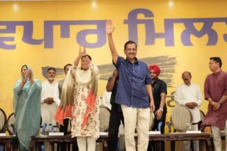 आम आदमी पार्टी (आप) के राष्ट्रीय संयोजक और दिल्ली के मुख्यमंत्री अरविंद केजरीवाल ने जालंधर में व्यापारियों कारोबारियों के साथ की मीटिंग