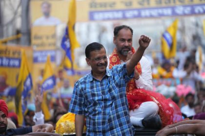 आम आदमी पार्टी के राष्ट्रीय संयोजक और दिल्ली के मुख्यमंत्री अरविंद केजरीवाल ने जालंधर में आप उम्मीदवार पवन कुमार टीनू के लिए चुनाव प्रचार रोड शो किया।