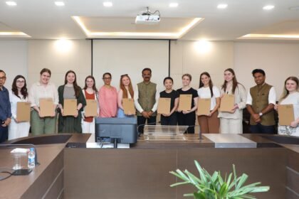 एलपीयू ने स्टूडेंट एक्सचेंज के तहत 10 कनाडाई छात्रों की मेजबानी की