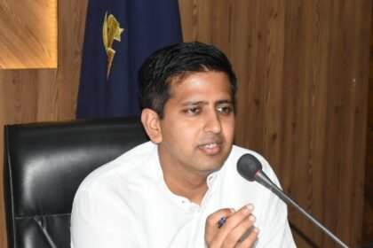 ਜ਼ਿਲ੍ਹਾ ਚੋਣ ਅਫ਼ਸਰ ਡਾ. ਹਿਮਾਂਸ਼ੂ ਅਗਰਵਾਲ ਵੱਲੋਂ ਨਕੋਦਰ ’ਚ ਚੋਣ ਕਰਮਚਾਰੀ ਦੀ ਮੌਤ ’ਤੇ ਦੁੱਖ ਪ੍ਰਗਟ