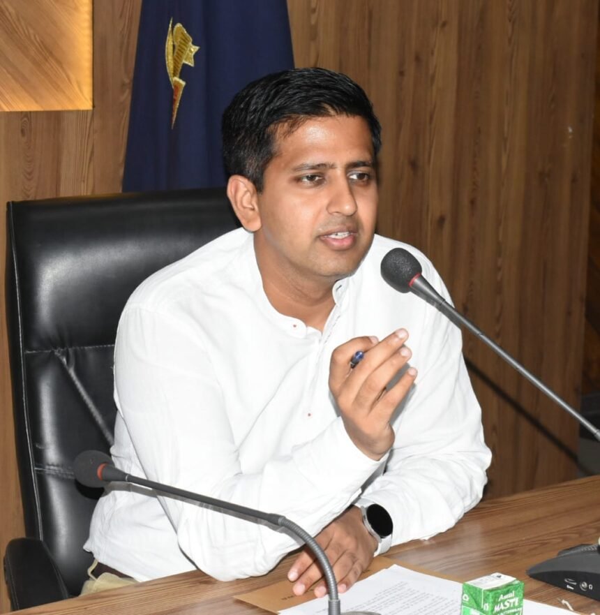 ਜ਼ਿਲ੍ਹਾ ਚੋਣ ਅਫ਼ਸਰ ਡਾ. ਹਿਮਾਂਸ਼ੂ ਅਗਰਵਾਲ ਵੱਲੋਂ ਨਕੋਦਰ ’ਚ ਚੋਣ ਕਰਮਚਾਰੀ ਦੀ ਮੌਤ ’ਤੇ ਦੁੱਖ ਪ੍ਰਗਟ