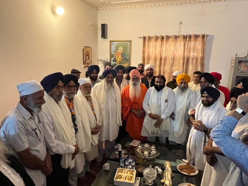 ਸ਼੍ਰੋਮਣੀ ਅਕਾਲੀ ਦਲ ਦੇ ਪ੍ਰਧਾਨ ਸੁਖਬੀਰ ਸਿੰਘ ਬਾਦਲ ਅਤੇ ਸ਼੍ਰੋਮਣੀ ਅਕਾਲੀ ਦਲ ਦੇ ਉਮੀਦਵਾਰ ਮਹਿੰਦਰ ਸਿੰਘ ਕੇਪੀ ਨੇ ਪਿੰਡ ਰਹੀਮਪੁਰ ਵਿਖੇ ਬਾਬਾ ਪ੍ਰਗਟ ਨਾਥ ਜੀ ਤੋਂ ਲਿਆ ਅਸ਼ੀਰਵਾਦ