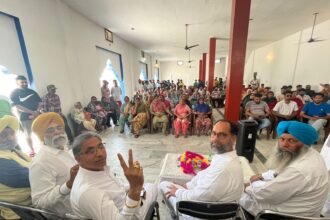 जालंधर लोकसभा सीट से आम आदमी पार्टी के उम्मीदवार पवन कुमार टीनू ने किया करतारपुर विधानसभा क्षेत्र के विभिन्न गांवों का दौरा, कहा- लोगों ने अभी तक अकाली दल को माफ नहीं किया है