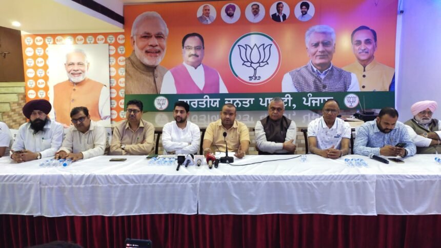 भाजपा नेताओ ने लगाया आरोप नगर निगम जालंधर बना भ्रष्टाचार का अड्डा, फर्जी ट्रैक्टर ट्रालियां, बिल, साइन, प्रूफ लगा नगर निगम वर्कशाप में करोड़ों का घोटाला हुआ:-सुशील शर्मा