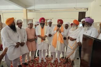 ਭਾਜਪਾ ਉਮੀਦਵਾਰ ਮਨਜੀਤ ਸਿੰਘ ਮੰਨਾ ਨੇ ਡੇਰਾ ਰਹੀਮਪੁਰ ਵਿਖੇ ਬਾਲ ਯੋਗੀ ਬਾਬਾ ਪ੍ਰਗਟ ਨਾਥ ਜੀ ਨਾਲ ਮੁਲਾਕਾਤ ਕਰਕੇ ਲਿਆ ਅਸ਼ੀਰਵਾਦ