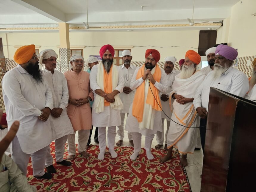 ਭਾਜਪਾ ਉਮੀਦਵਾਰ ਮਨਜੀਤ ਸਿੰਘ ਮੰਨਾ ਨੇ ਡੇਰਾ ਰਹੀਮਪੁਰ ਵਿਖੇ ਬਾਲ ਯੋਗੀ ਬਾਬਾ ਪ੍ਰਗਟ ਨਾਥ ਜੀ ਨਾਲ ਮੁਲਾਕਾਤ ਕਰਕੇ ਲਿਆ ਅਸ਼ੀਰਵਾਦ