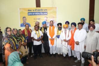 जलपोट गांव के सरपंच और पंचों के आम आदमी पार्टी में शामिल होने से कांग्रेस को लगा बड़ा झटका