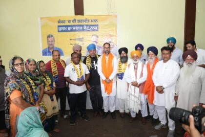 जलपोट गांव के सरपंच और पंचों के आम आदमी पार्टी में शामिल होने से कांग्रेस को लगा बड़ा झटका