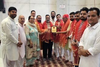 ਬ੍ਰਾਹਮਣ ਸਭਾ ਸ਼ੇਖੂਪੁਰ ਨੇ ਨਰੇਸ਼ ਪੰਡਿਤ ਤੇ ਜੀਵਨ ਵਾਲੀਆ ਨੂੰ ਕੀਤਾ ਸਨਮਾਨਿਤ