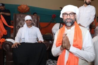 गुरुद्वारा संत सागर जोहलां के संत हरजिंदर सिंह जी और डेरा सरब सांझा दरबार के संत मलिक साहिब जोत जी से आप उम्मीदवार पवन टीनू ने लिया आशीर्वाद