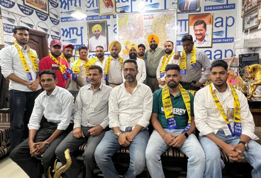 ਸ਼ਿਵ ਸੈਨਾ ਦੇ ਜ਼ਿਲਾ ਪ੍ਰਧਾਨ ਅਨਿਲ ਨਾਹਰ ਸਾਥੀਆਂ ਸਮੇਤ ਆਪ ਚ ਹੋਏ ਸ਼ਾਮਿਲ