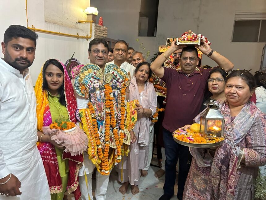 रथ यात्रा के उपलक्ष्य मे इस्कओन द्वारा निकाली गई आठवीं संध्या फेरी