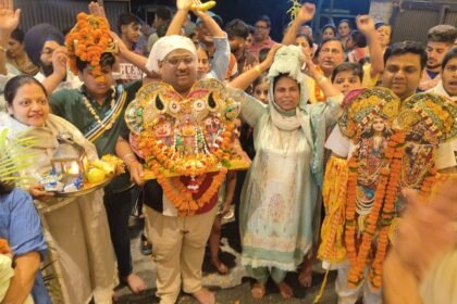 रथ यात्रा के उपलक्ष्य मे इस्कओन द्वारा निकाली गई पंद्रवी संध्या फेरी