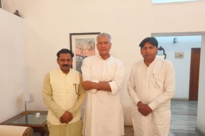 ਭਾਜਪਾ ਮਿਨਿਊਰਟੀ ਮੋਰਚਾ ਦੇ ਪੰਜਾਬ ਪ੍ਰਭਾਰੀ ਡਾ.ਅਸਲਮ ਮਸੀਹ, ਪੰਜਾਬ ਪ੍ਰਧਾਨ ਥੋਮਸ਼ ਮਸੀਹ ਤੇ ਪੰਜਾਬ ਸਕੱਤਰ ਸੰਦੀਪ ਜੋਨਪਾਲ ਪੱਡਾ ਨੇ ਲੋਕਸਭਾ ਚੋਣਾਂ ਨੂੰ ਲੈ ਕੇ ਭਾਜਪਾ ਸੂਬਾ ਪ੍ਰਧਾਨ ਜਾਖੜ ਨਾਲ ਕੀਤੀ ਮੁਲਾਕਾਤ