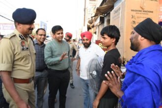 ਲੋਕ ਸਭਾ ਚੋਣਾਂ-2024 : ਜ਼ਿਲ੍ਹਾ ਚੋਣ ਅਫ਼ਸਰ ਤੇ ਪੁਲਿਸ ਕਮਿਸ਼ਨਰ ਵੱਲੋਂ ਹਲਕਾ ਜਲੰਧਰ ਪੱਛਮੀ ’ਚ ਫਲੈਗ ਮਾਰਚ