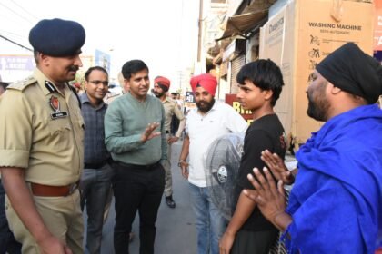 ਲੋਕ ਸਭਾ ਚੋਣਾਂ-2024 : ਜ਼ਿਲ੍ਹਾ ਚੋਣ ਅਫ਼ਸਰ ਤੇ ਪੁਲਿਸ ਕਮਿਸ਼ਨਰ ਵੱਲੋਂ ਹਲਕਾ ਜਲੰਧਰ ਪੱਛਮੀ ’ਚ ਫਲੈਗ ਮਾਰਚ