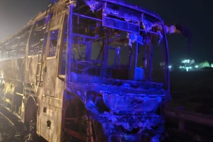 श्रद्धालुओं से भरी बस को लगी भीषण आग, 10 लोग जिंदा जले- 25 से अधिक की हालत गंभीर