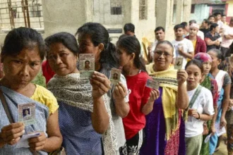 लोकसभा इलेक्शन 2024: तीसरे चरण में 93 सीटों पर वोटिंग शुरू, PM मोदी ने किया मतदान