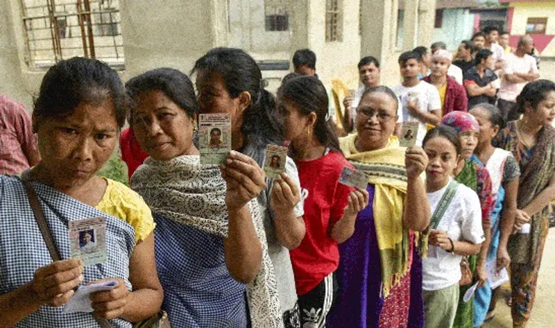 लोकसभा इलेक्शन 2024: तीसरे चरण में 93 सीटों पर वोटिंग शुरू, PM मोदी ने किया मतदान