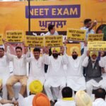 आम आदमी पार्टी ने विरोध प्रदर्शन कर नीट का दोबारा एग्जाम कराने की मांग की