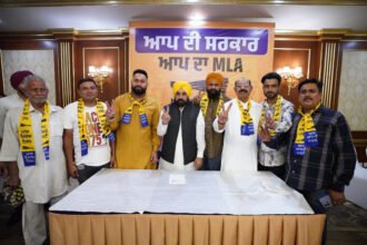 मुख्यमंत्री भगवंत मान ने जालंधर में कांग्रेस और भाजपा नेताओ को आम आदमी पार्टी ‘ में किया शामिल