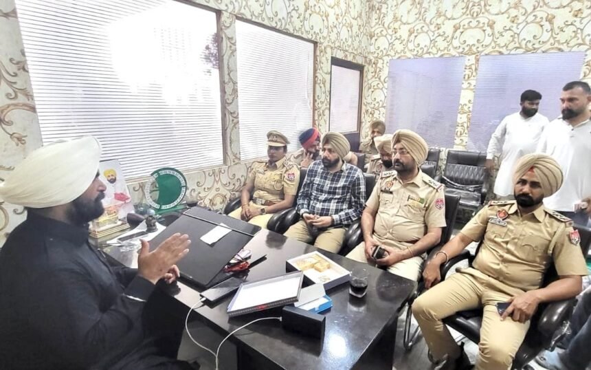 ਨਸ਼ਾ ਤਸਕਰਾ ਤੇ ਨਕੇਲ ਪਾਉਣ ਲਈ ਵਿਧਾਇਕ ਸਿੱਧੂ ਪੁਲਿਸ ਅਧਿਕਾਰੀਆਂ ਨਾਲ ਮੀਟਿੰਗ