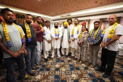 जालंधर में अकाली दल को लगा झटका, अकाली नेता सुभाष सोंधी अपने साथियों के साथ आम आदमी पार्टी में शामिल