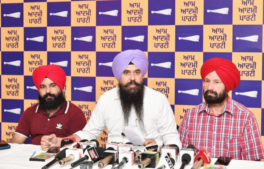 आप ने लगाया भाजपा प्रत्याशी शीतल अंगुराल पर जबरन वसूली का आरोप, कहा – शीतल अंगुराल के भाई राजन अंगुराल ने पारिवारिक विवाद सुलझाने के नाम पर व्यक्ति को धमकाकर पैसे वसूले