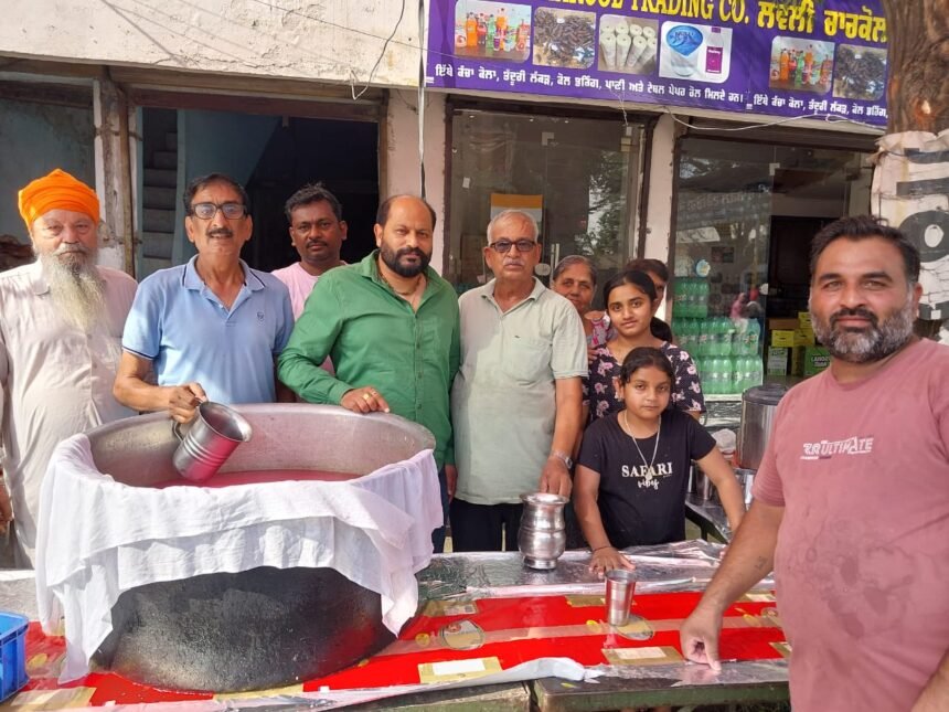 अमृतसर रोड पर ठंडी मीठे जल की लगाई गई शबील