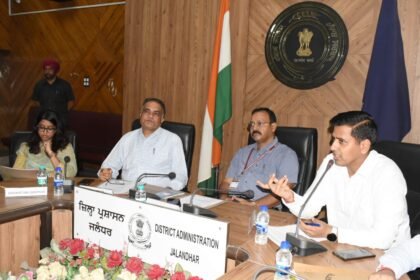 जालंधर पश्चिमी उप चुनाव : आब्ज़र्वरों ने उम्मीदवारों और राजनीतिक पार्टियों को चुनाव संहिता का सख़्ती से पालन करने को कहा