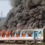 दिल्ली में चलती ट्रेन में लगी भयानक आग, ताज एक्सप्रेस के दो कोच जले